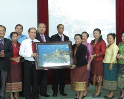 Tiếp và làm việc với đoàn công tác Bộ Y tế Lào
