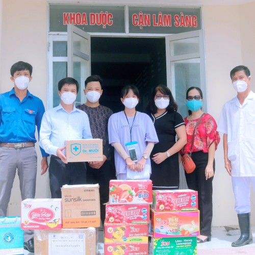 Trường cao đẳng Y tế Phú Yên: Thăm, động viên các tình nguyện viên tham gia chống dịch