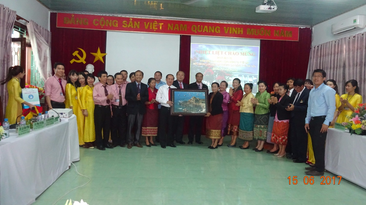 Đoàn Bộ Y tế Lào thăm và làm việc Tại trường Cao đẳng Y tế Phú Yên