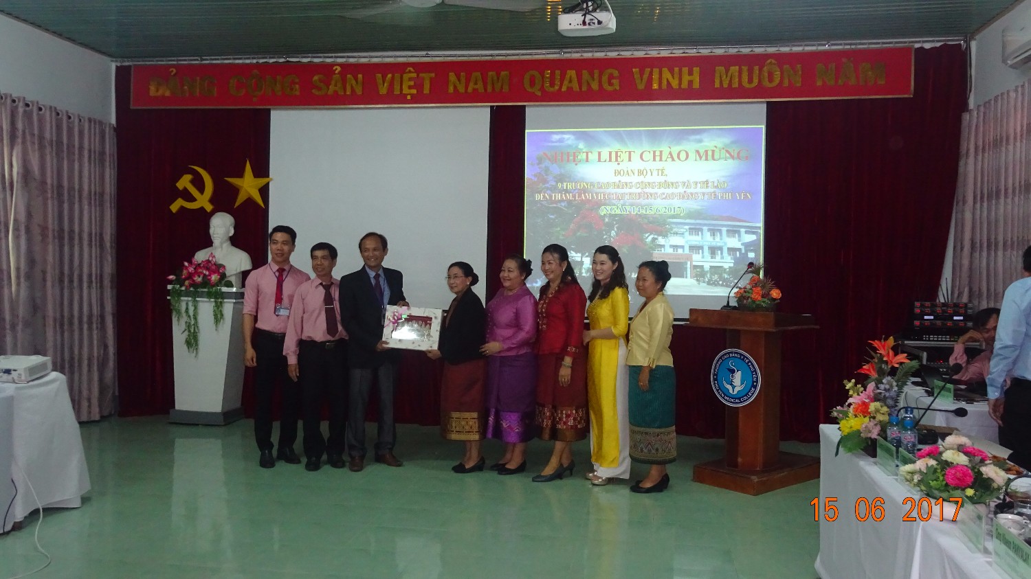 Đoàn Bộ Y tế Lào thăm và làm việc Tại trường Cao đẳng Y tế Phú Yên