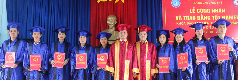 Công nhận và trao bằng tốt nghiệp lớp liên kết Kon Tum (2018-2020)